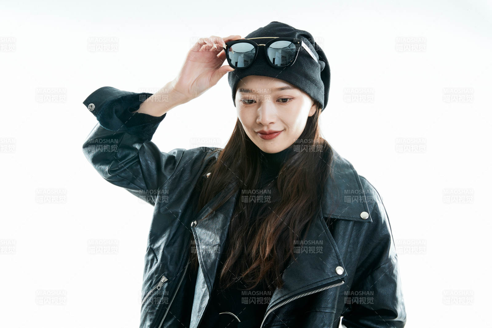 机车摇滚风的亚洲少女