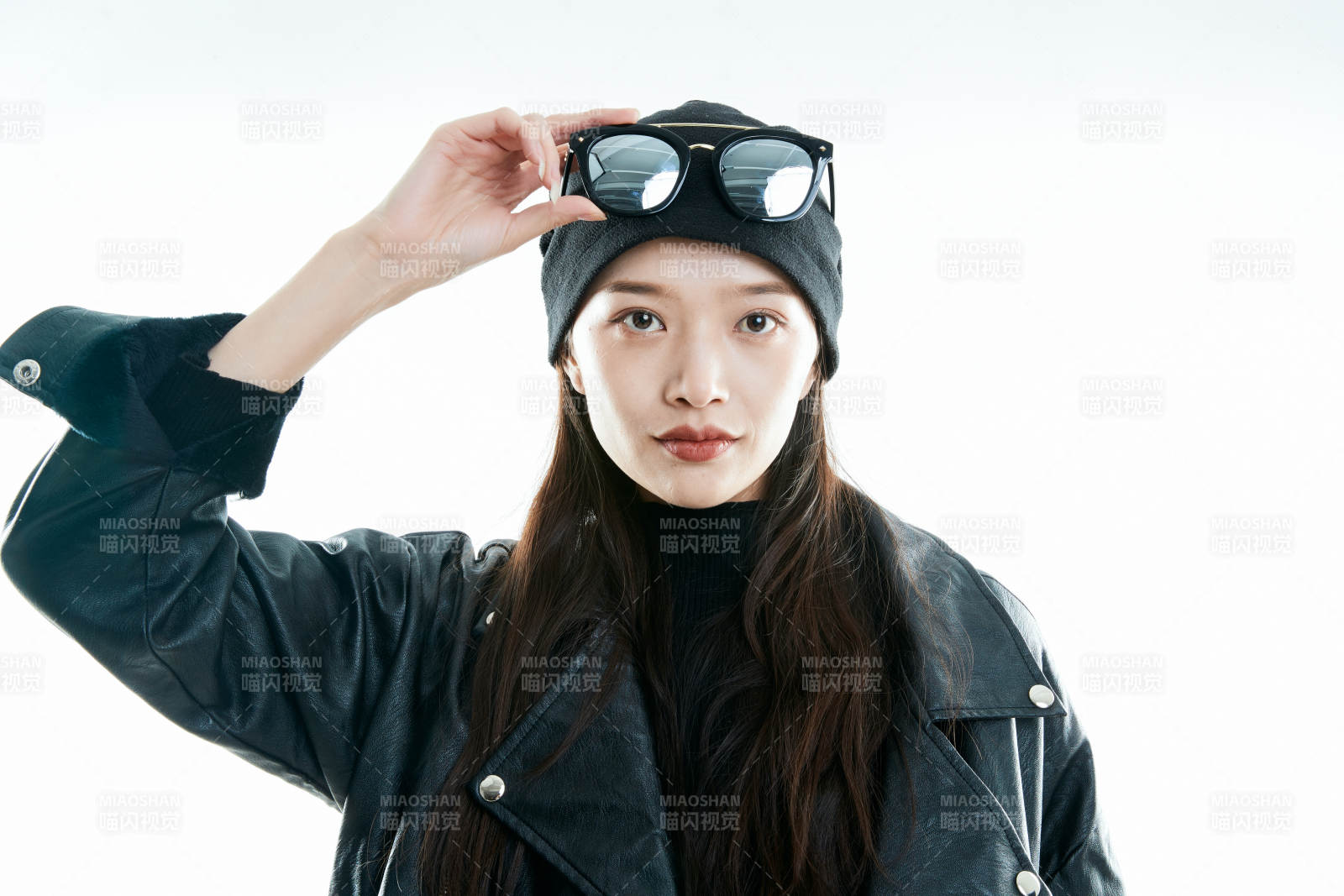 机车摇滚风的亚洲少女