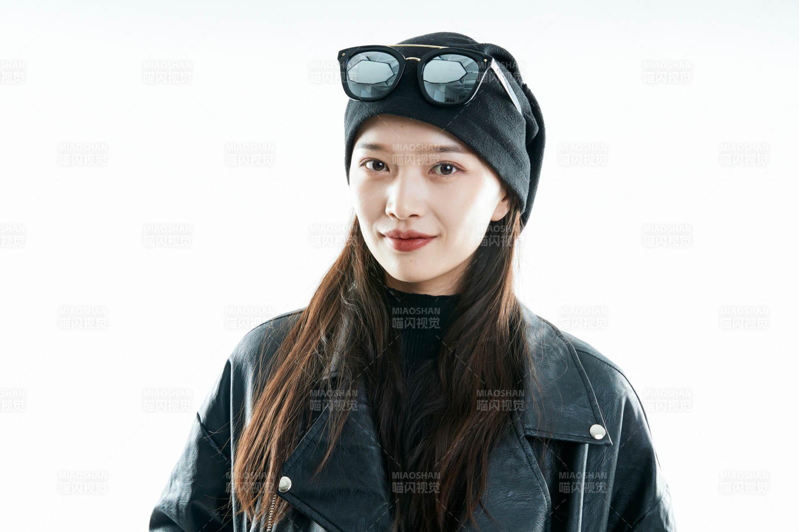 机车摇滚风的亚洲少女