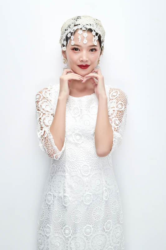 棚拍白色背景下的新娘美妆