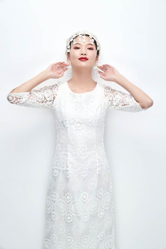 棚拍白色背景下的新娘美妆