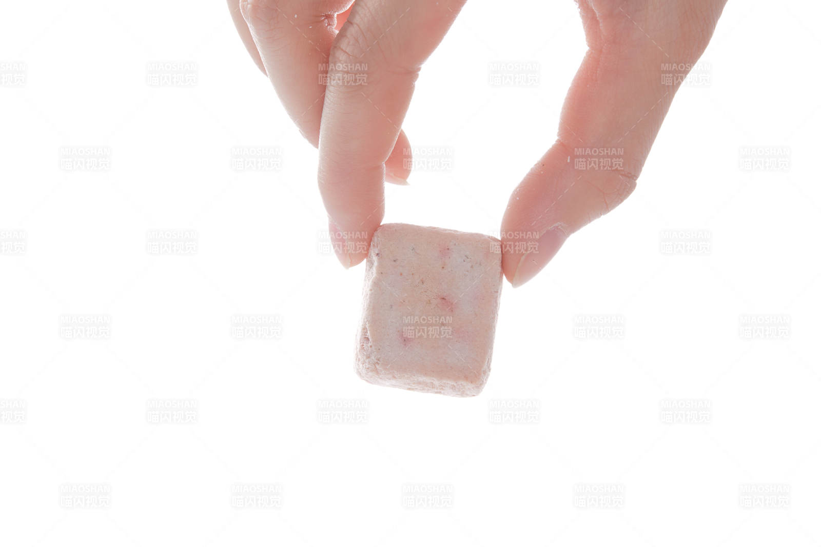 纤细柔美的女性手部特写