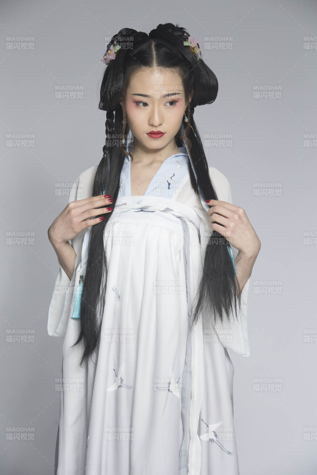 汉服风韵人像棚拍汉服少女