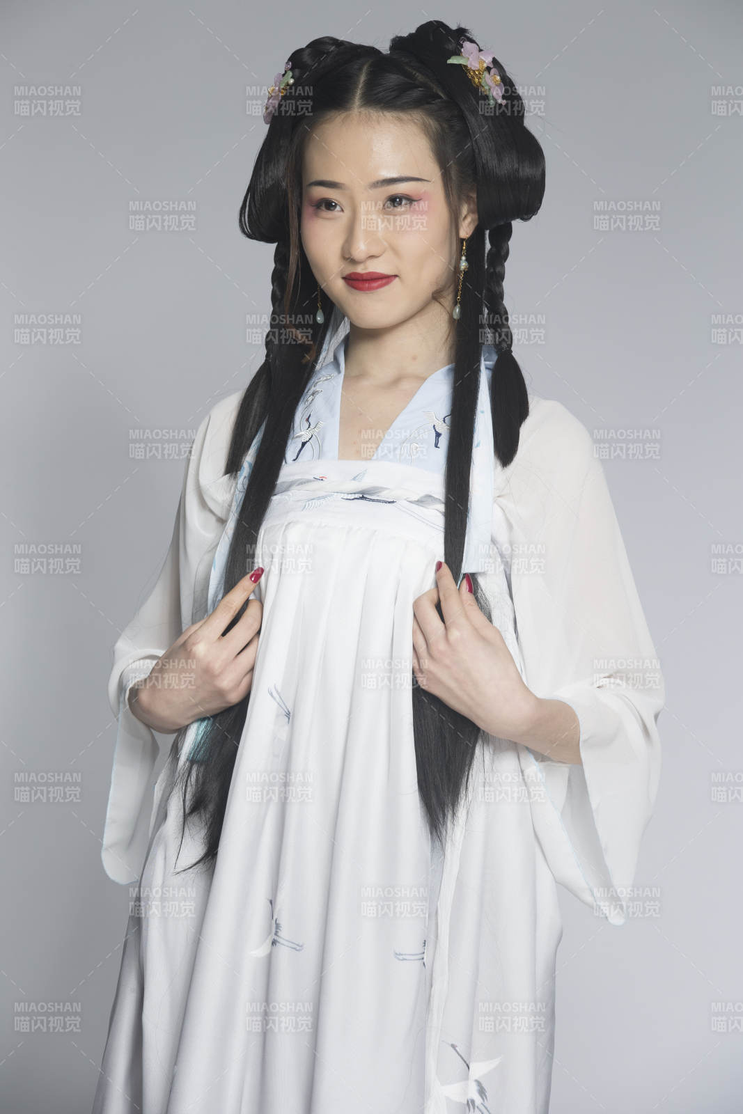 汉服风韵人像棚拍汉服少女