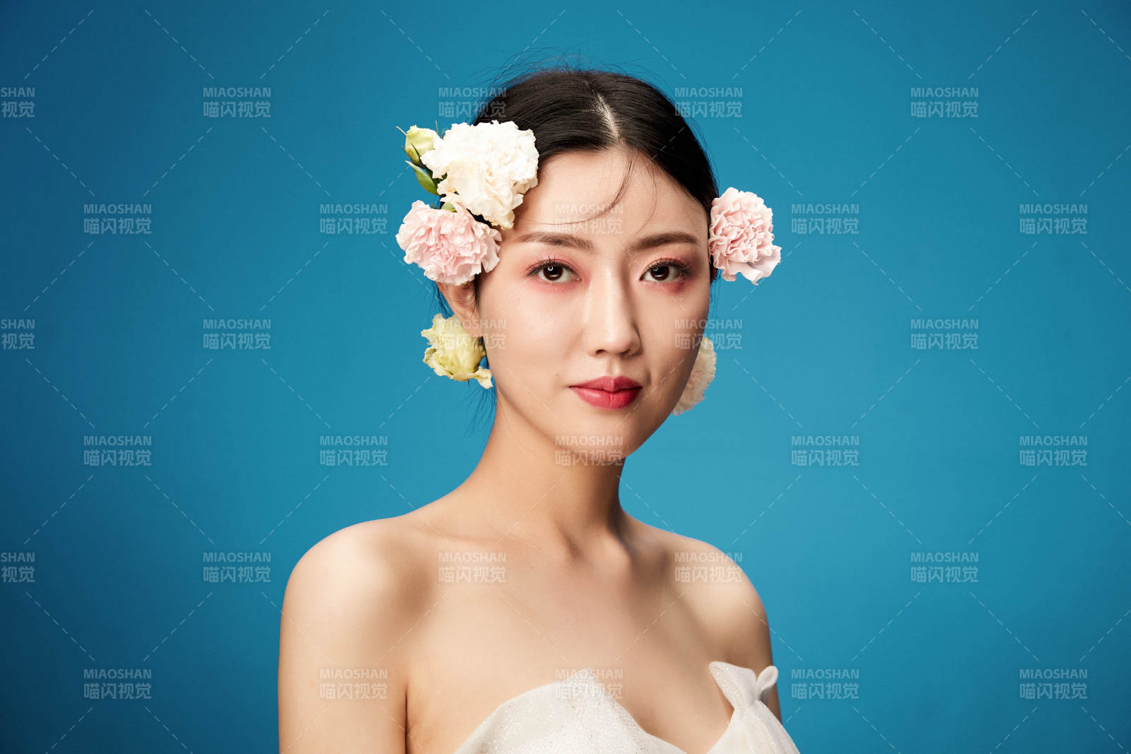 时尚亚洲女性婚纱妆面彩妆图片