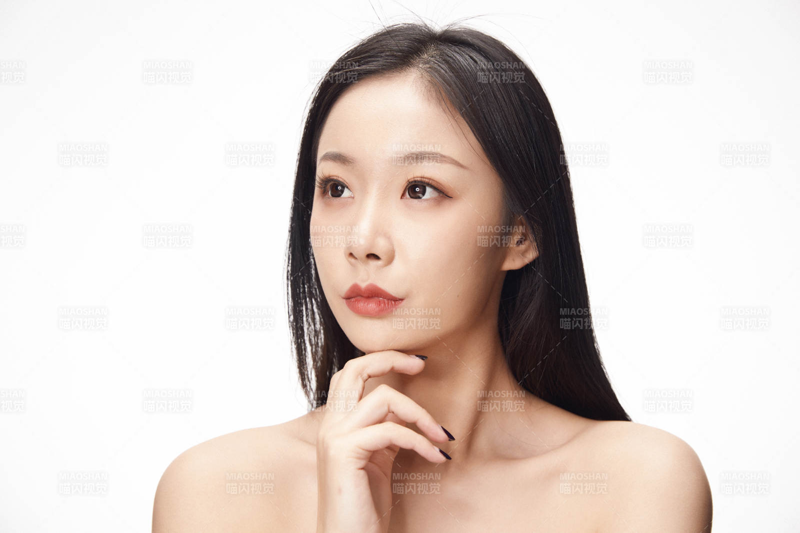 亚洲美女面部特写化妆护肤