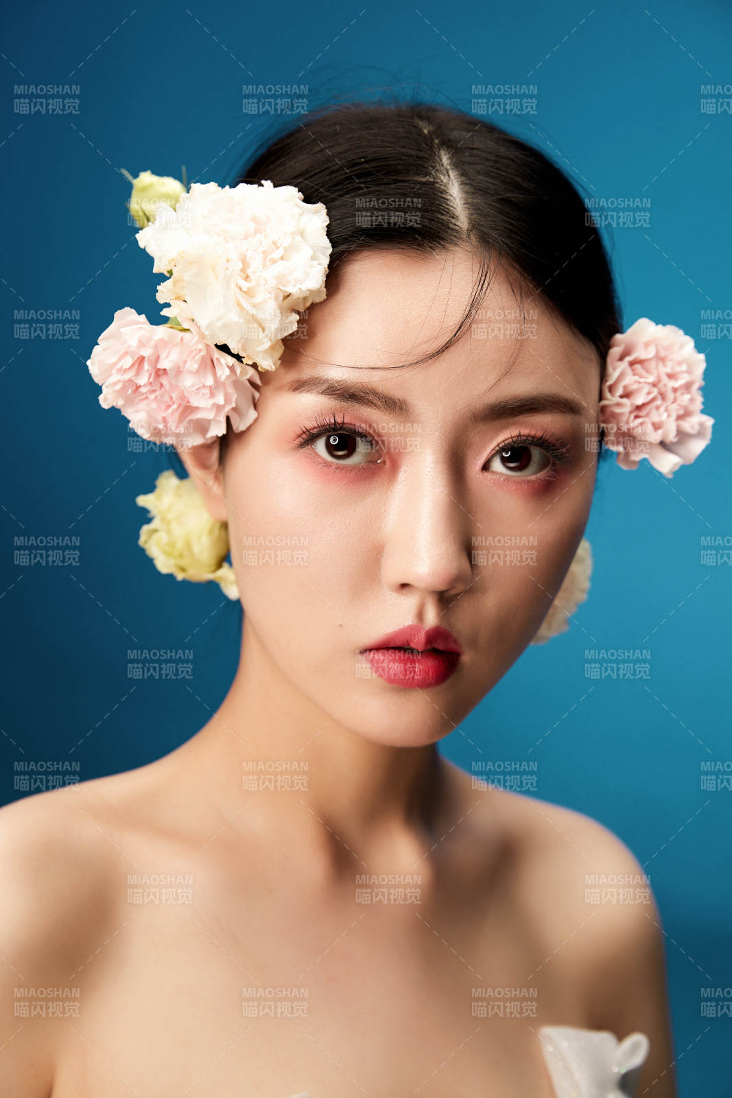 時尚亞洲女性婚紗妝面彩妝