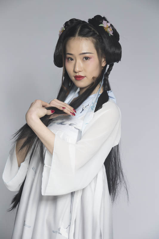 汉服风韵人像棚拍汉服少女