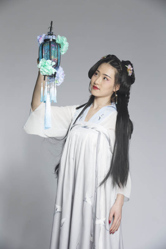 汉服风韵人像棚拍汉服少女