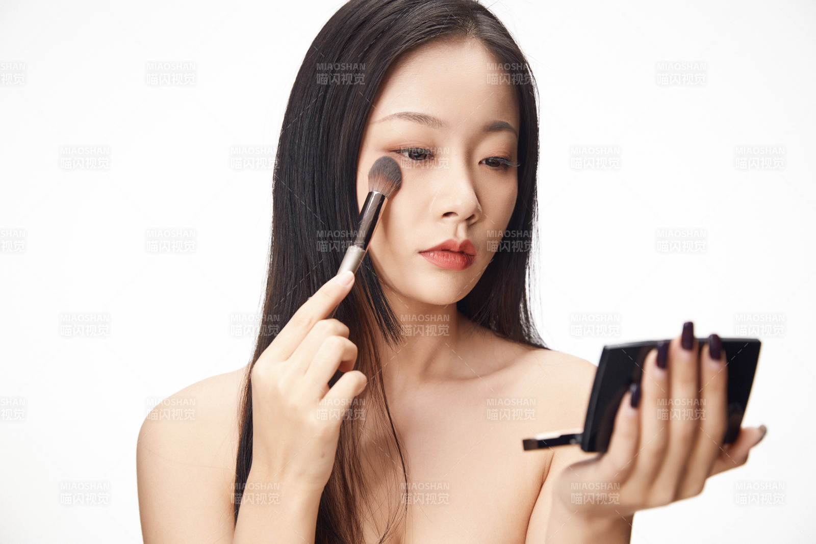 亞洲美女面部特寫化妝護膚