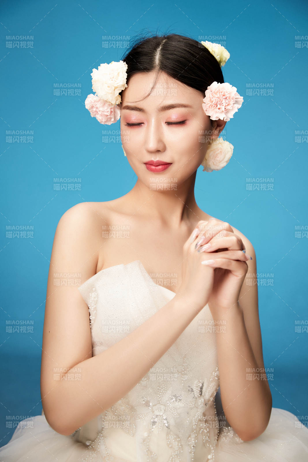 时尚亚洲女性婚纱妆面彩妆