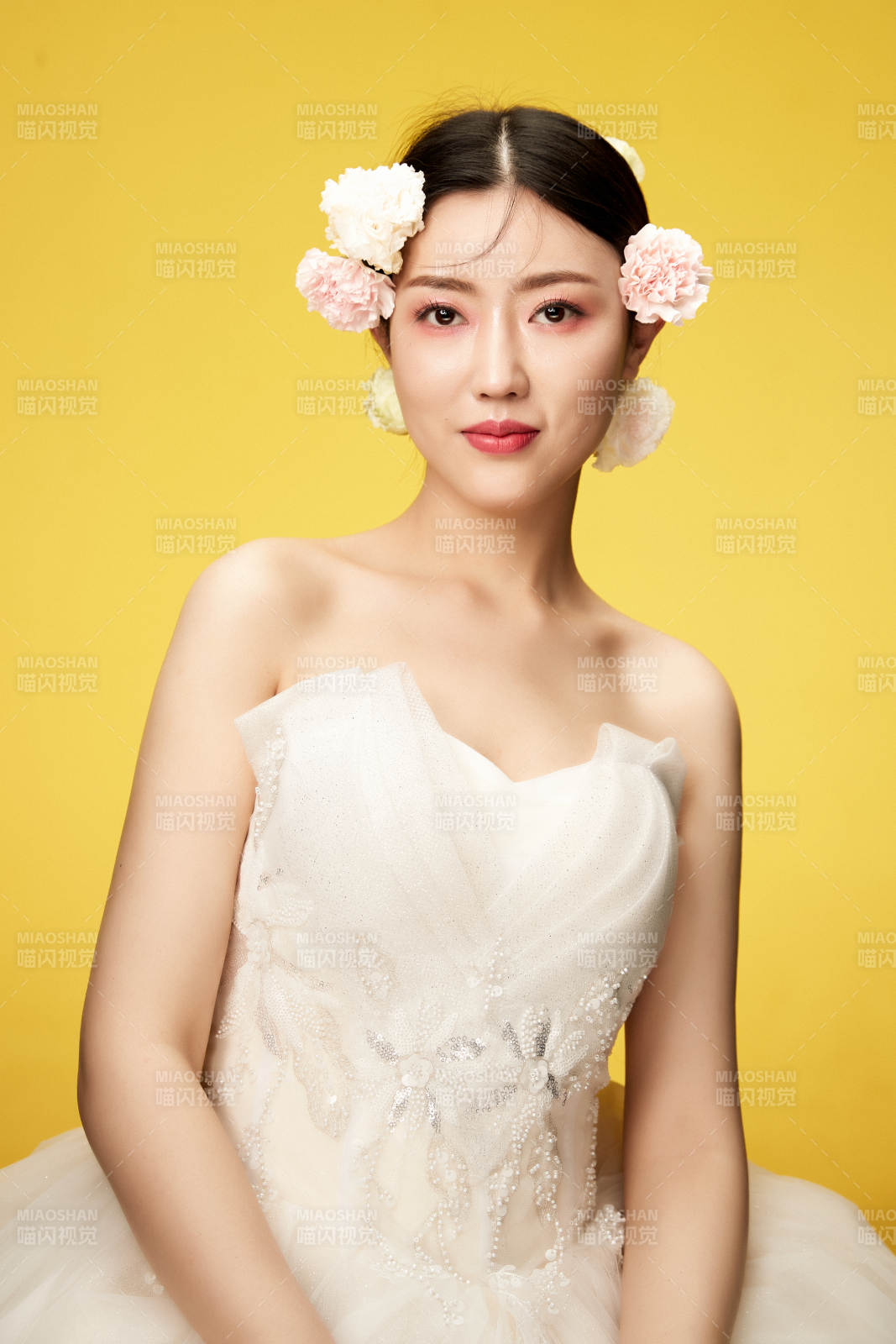 时尚亚洲女性婚纱妆面彩妆