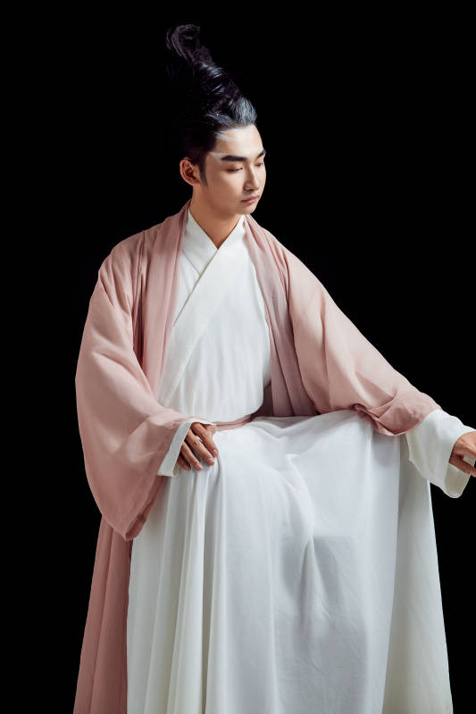 黑色背景下的中国神仙道士的艺术形象