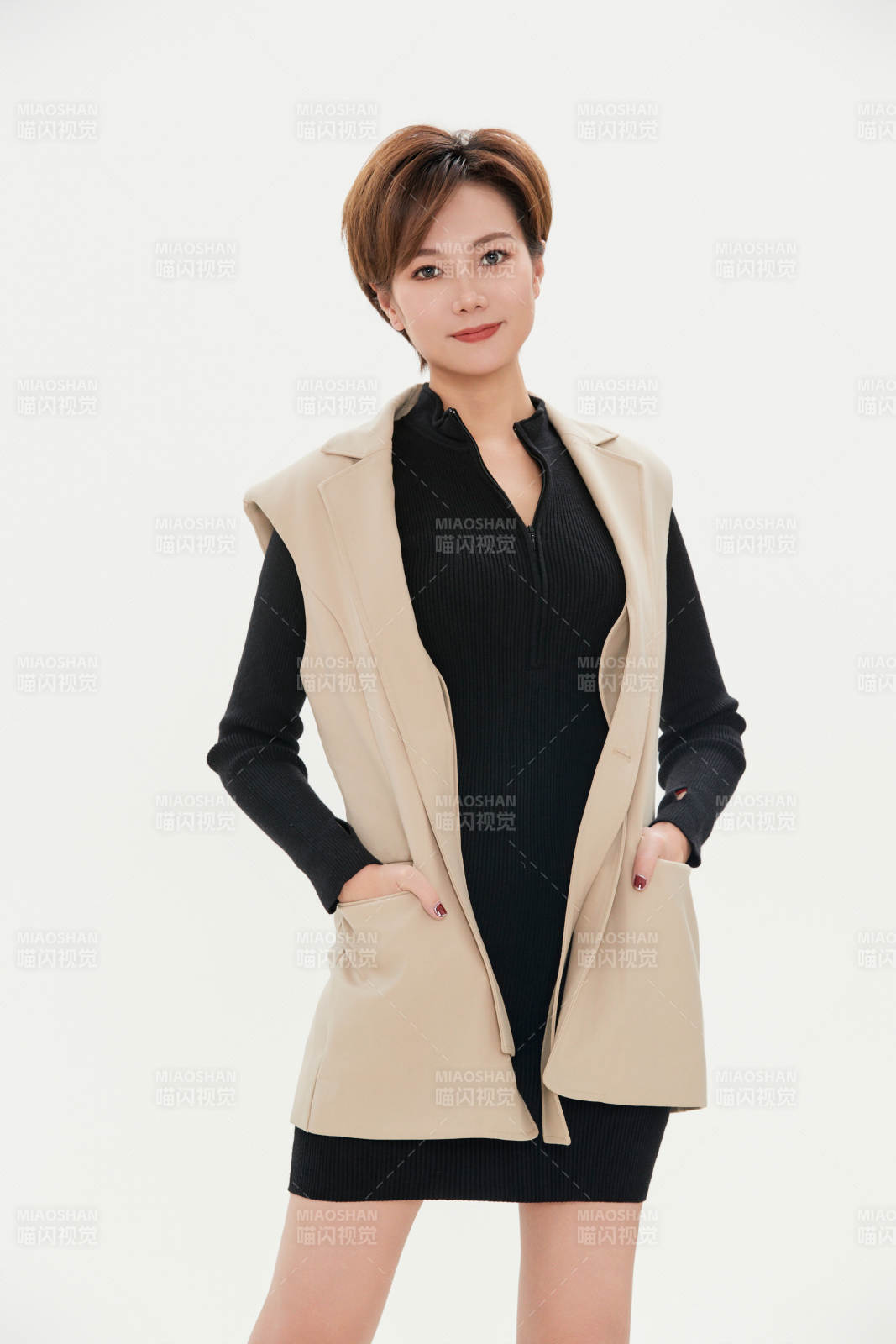 白色背景下的职场职业女性形象