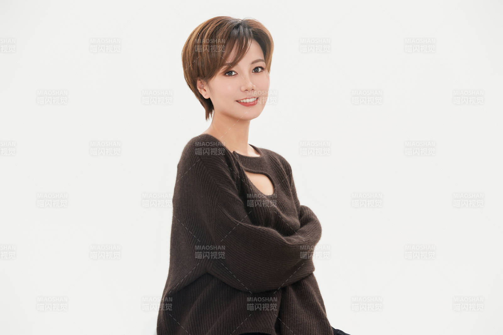 白色背景下的职场职业女性形象