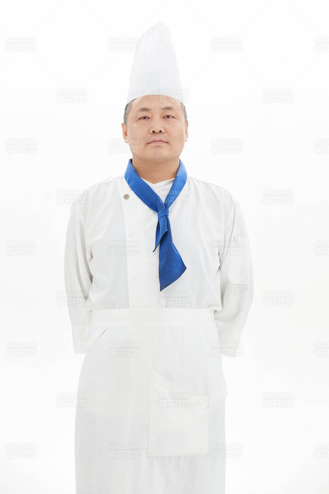 白色背景下的酒店高級廚師形象