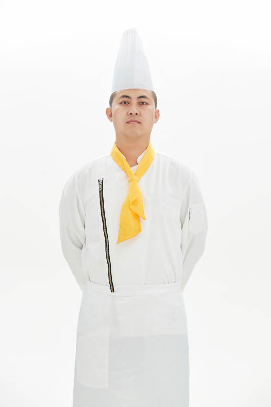 白色背景下的酒店高级厨师形象