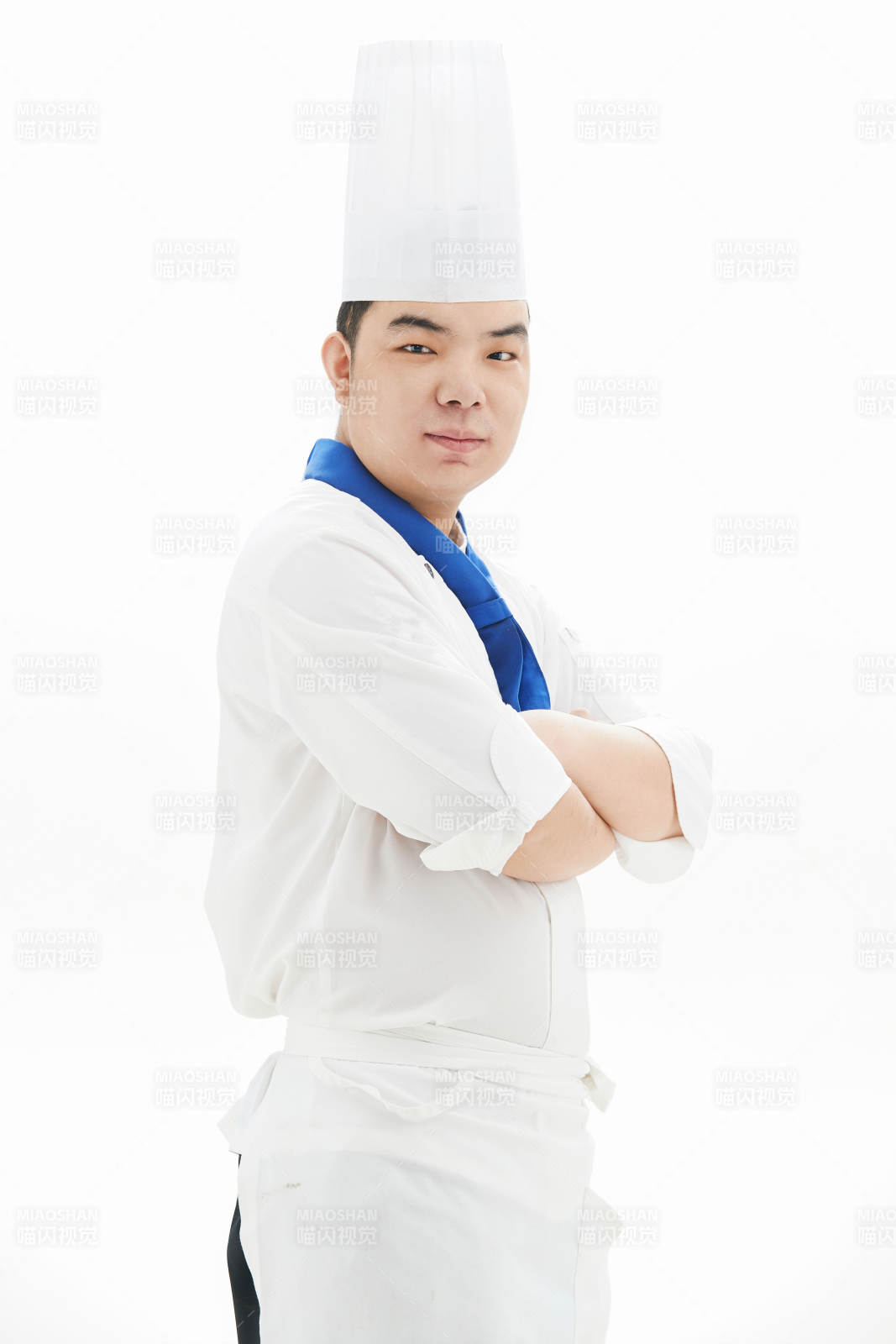 白色背景下的酒店高级厨师形象
