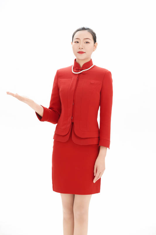 白色背景下的酒店女性高级服务员