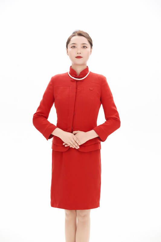 白色背景下的酒店女性高级服务员