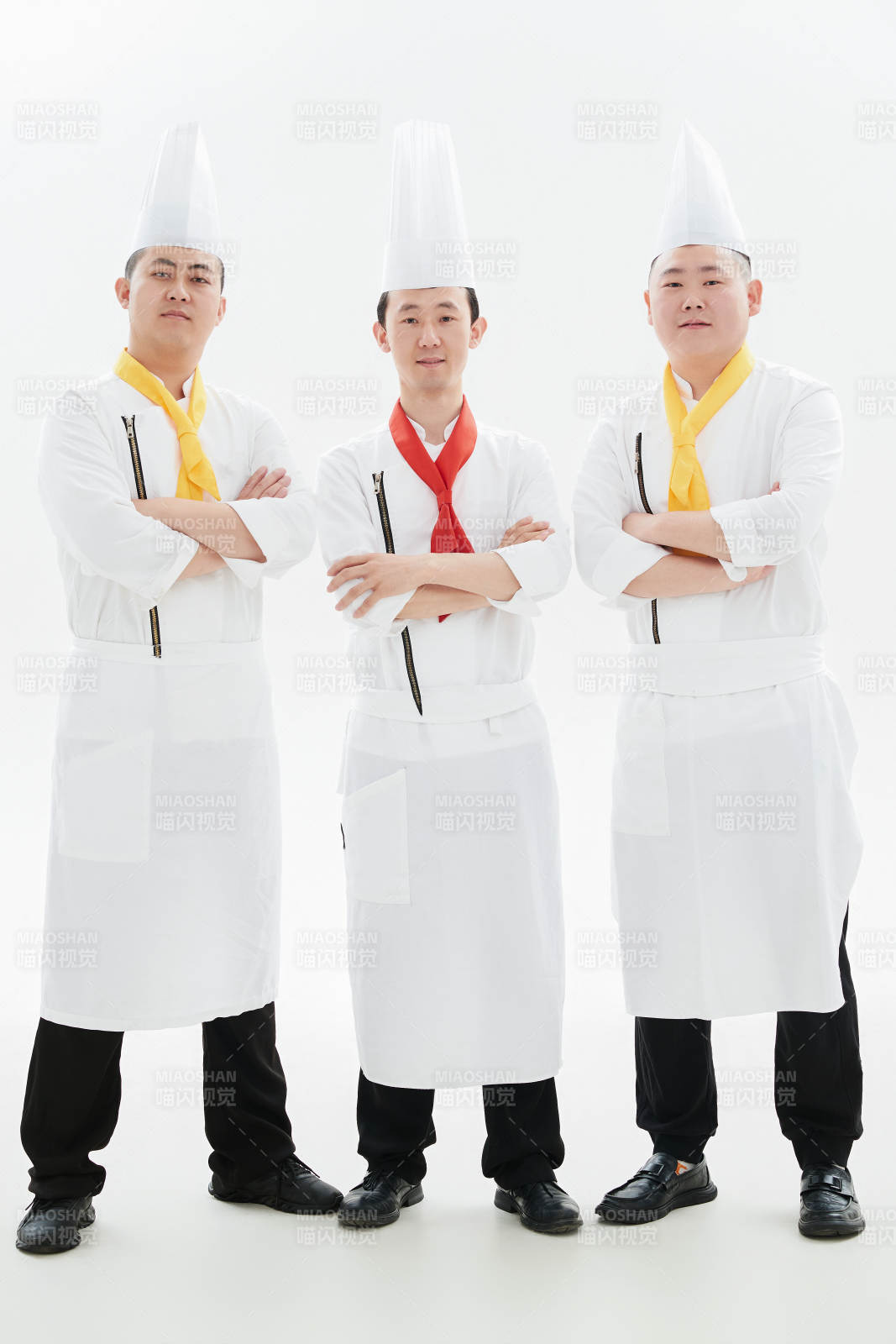 白色背景下的酒店高级厨师团队形象
