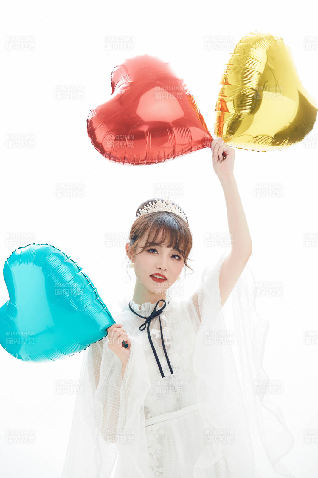 仿妆奥黛丽赫本风格妆容服饰的亚洲少女