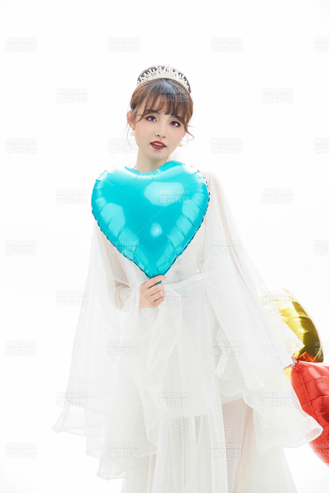 仿妝奧黛麗赫本風格妝容服飾的亞洲少女