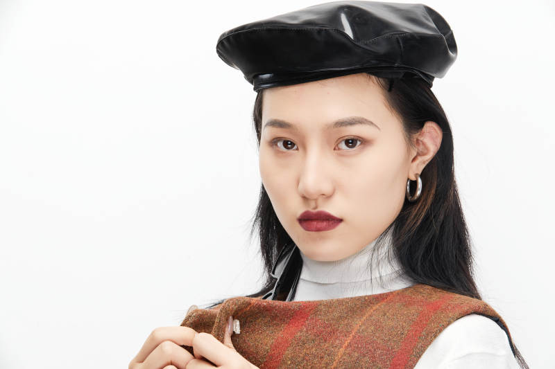 身穿复古服装的亚洲少女人像