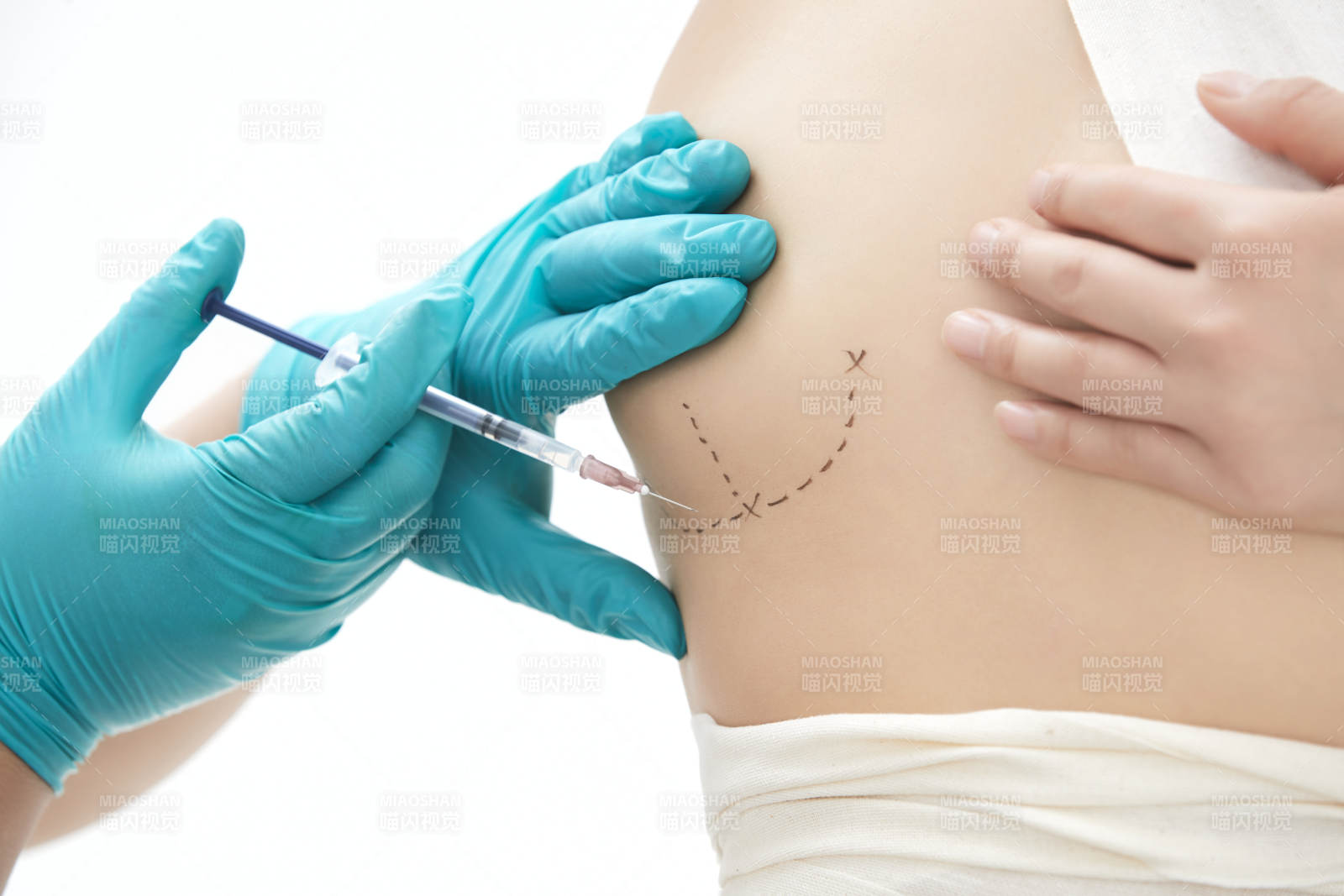 手法專業的足療技師為客人服務