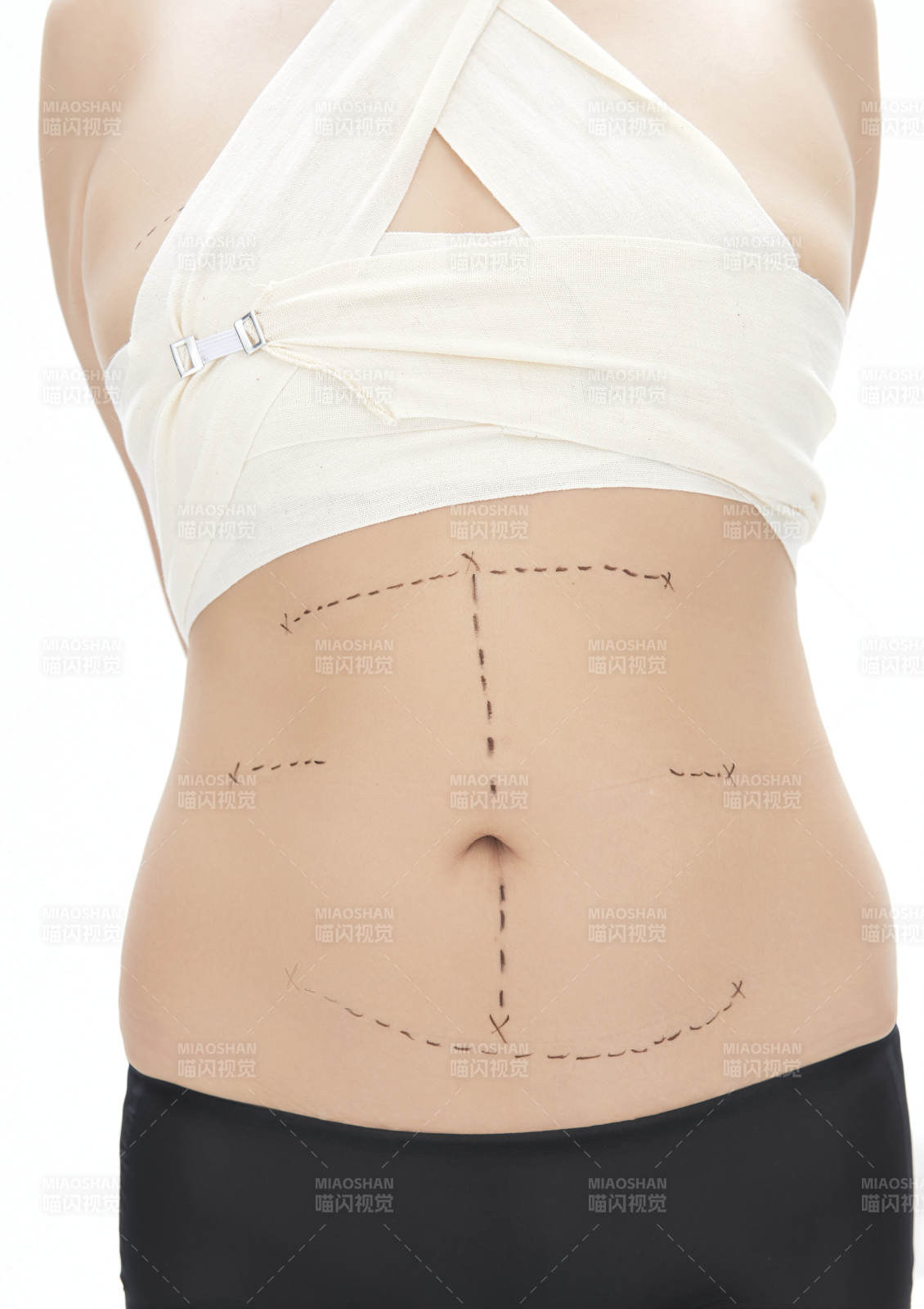 手法專業的足療技師為客人服務