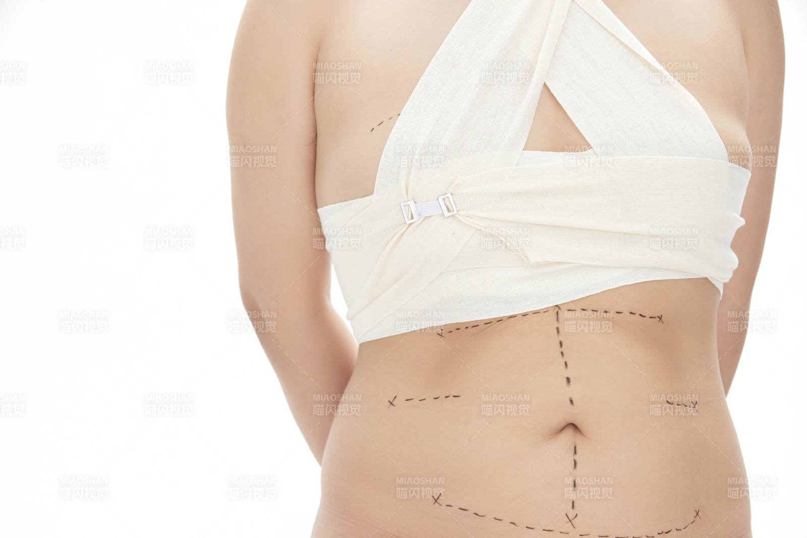 裸露的女性的足部特写