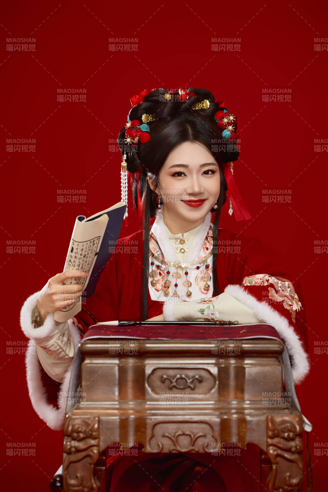 红色背景下身穿喜庆汉服认真学习的中国美女