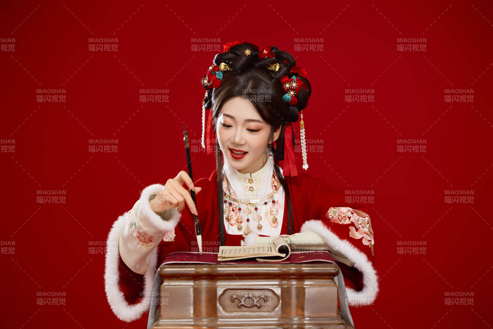 红色背景下身穿喜庆汉服认真学习的中国美女