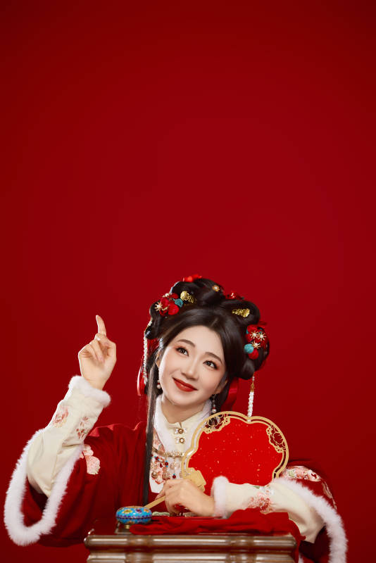 喜庆红色背景下身穿中国汉服的年轻女性