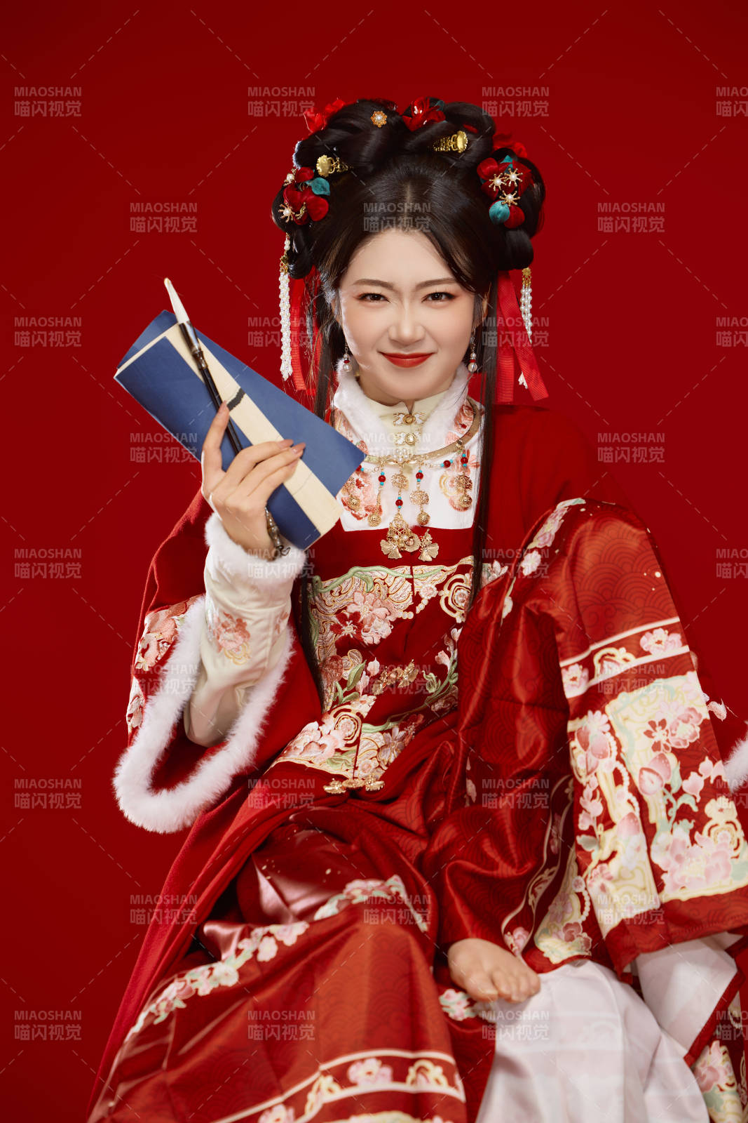 红色背景下身穿喜庆汉服认真学习的中国美女