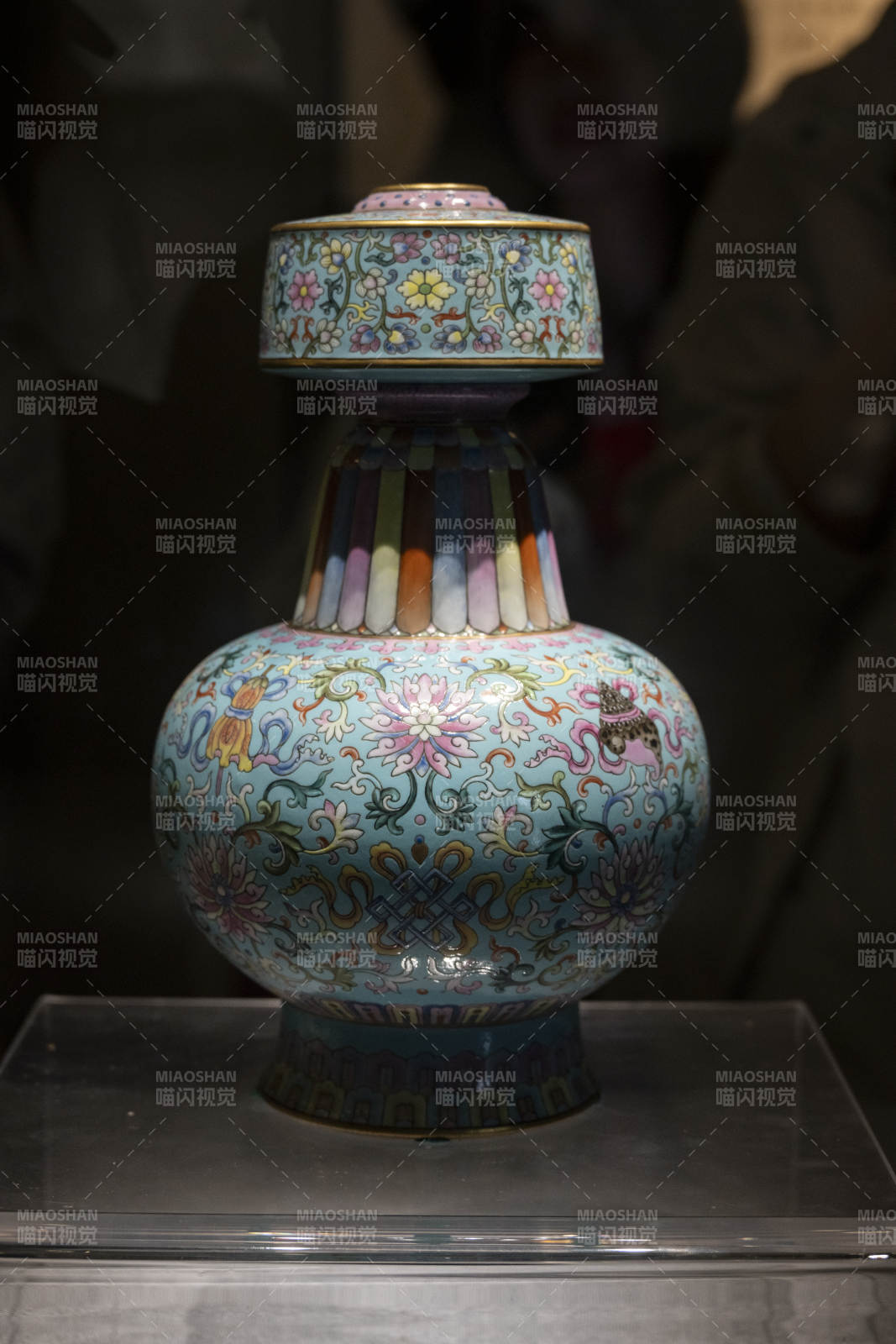 景德镇彩绘瓷瓶