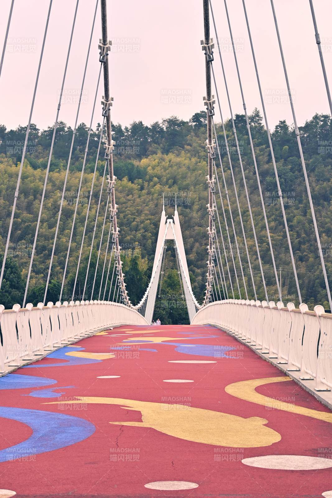 彩绘悬索桥，千岛湖