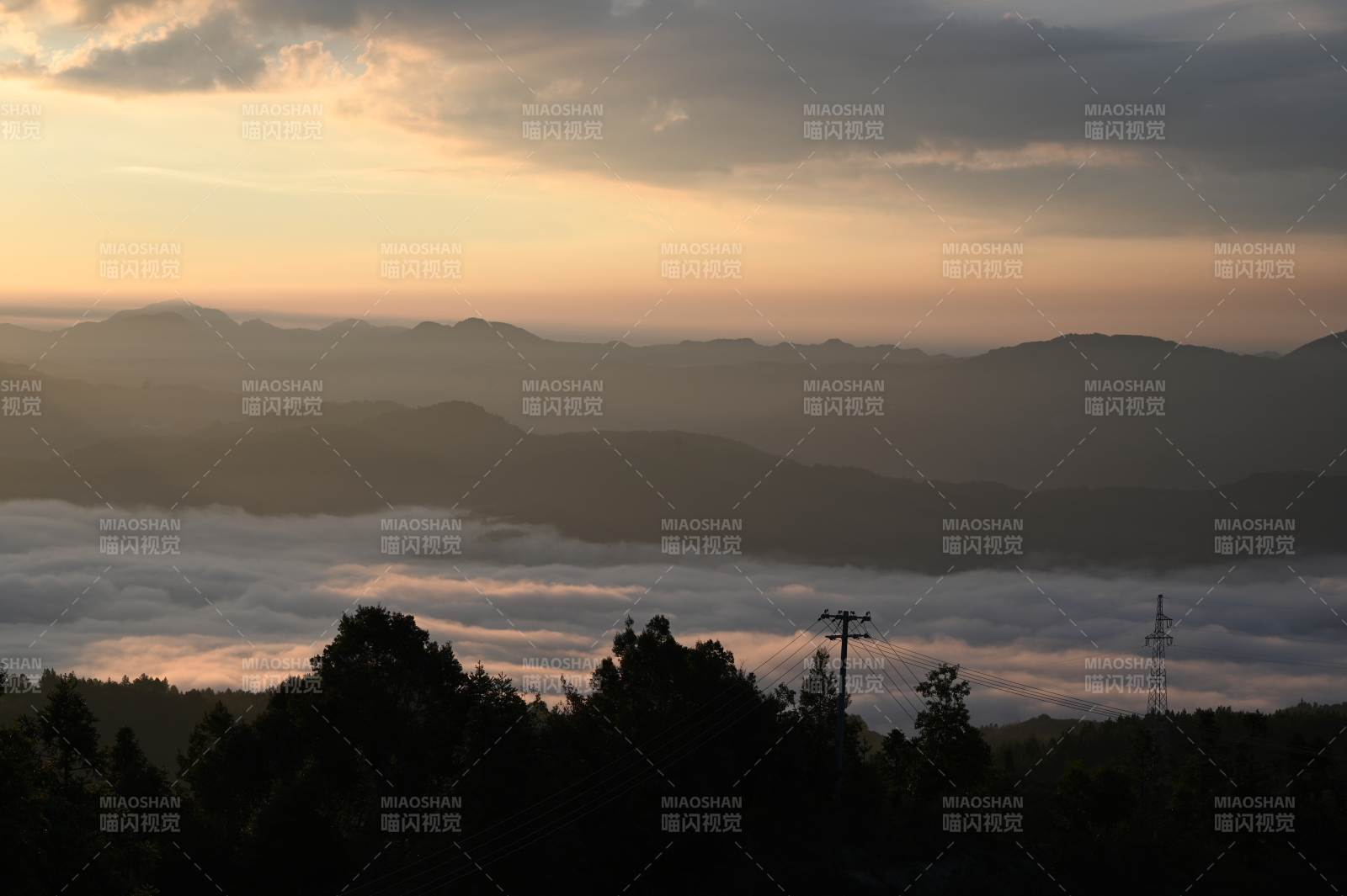 永泰仙妈殿山间云海日出