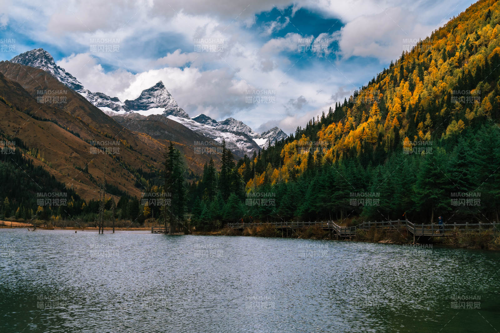 秋山湖景四姑娘山双桥沟