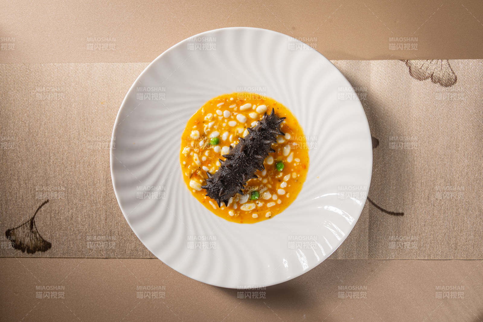 橙色湯品配海苔