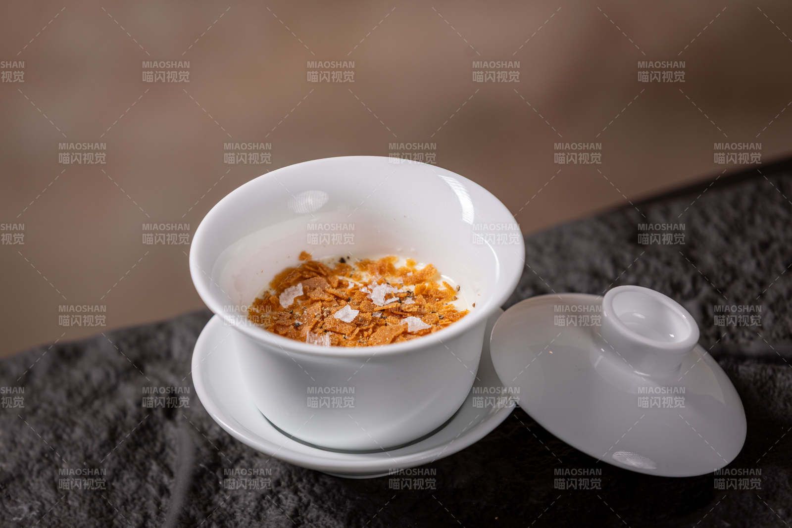 茶盏中的干花茶