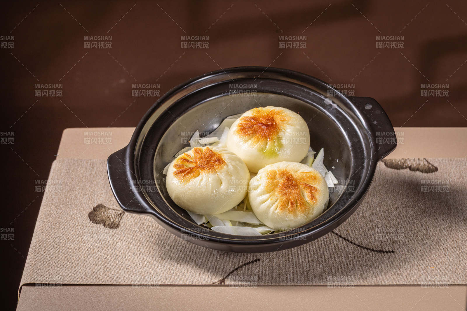 金黄包子 热气腾腾