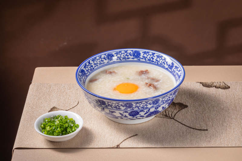 蛋花粥配葱花