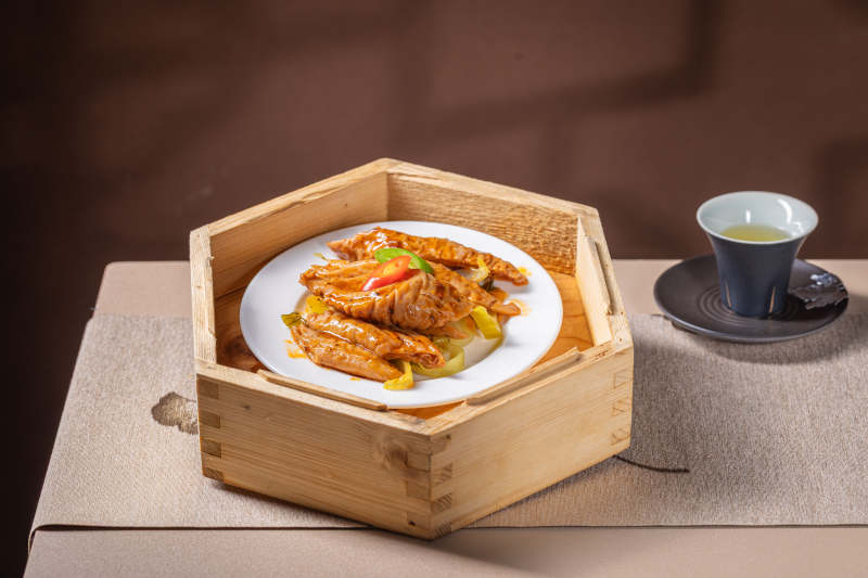 木盒蒸鸡翅配茶