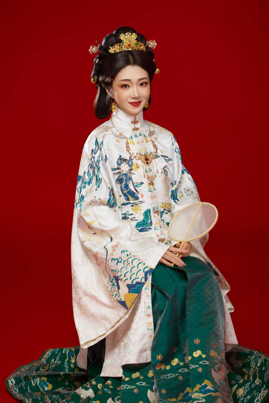 红色背景下穿着中国明朝明制汉服服饰的少女