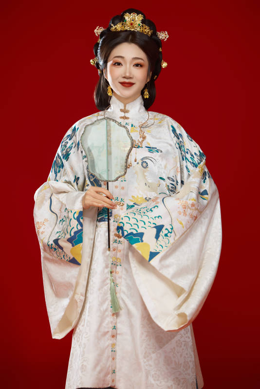 红色背景下穿着中国明朝明制汉服服饰的少女