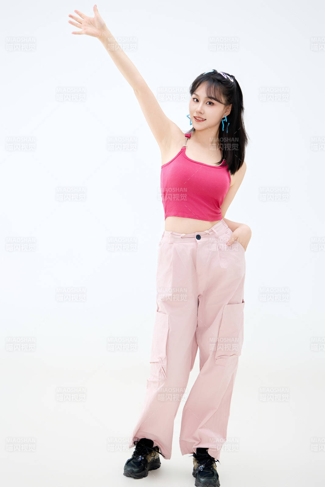 影棚拍攝穿著青春靚麗的亞洲年輕女性形象