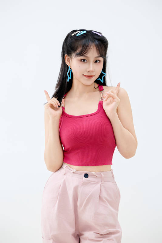 影棚拍摄穿着青春靓丽的亚洲年轻女性形象