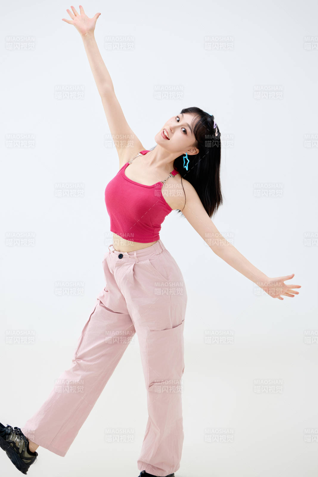 影棚拍攝穿著青春靚麗的亞洲年輕女性形象