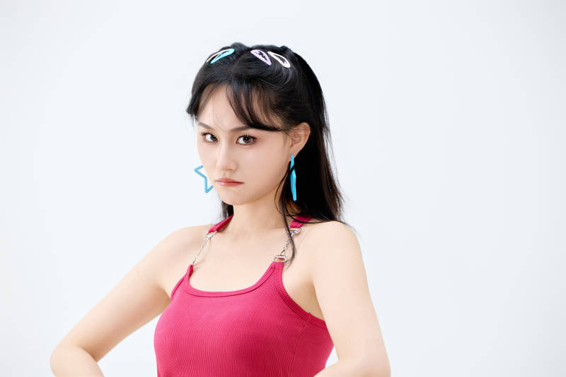 影棚拍摄穿着青春靓丽的亚洲年轻女性形象